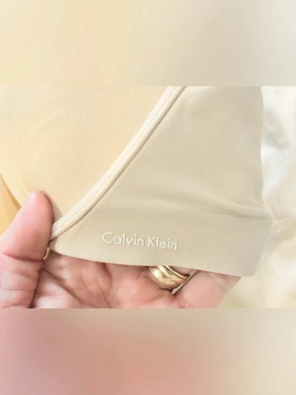 Calvin Klein - Picture 3 of 5